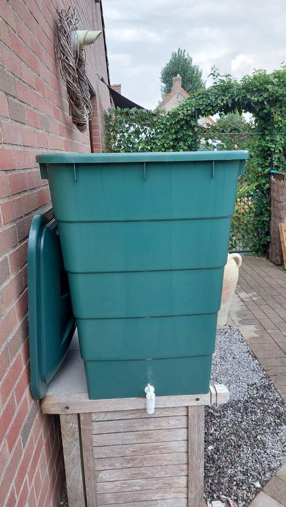 Un bac de récupérateur d'eau., Enlèvement, Comme neuf