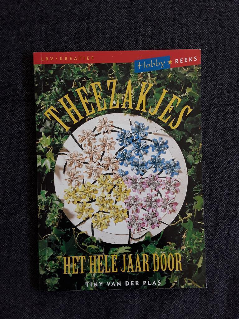 Theezakjes, het hele jaar door, Ophalen of Verzenden, Zo goed als nieuw, Scrapbooking en Knutselen, Tiny van der Plas