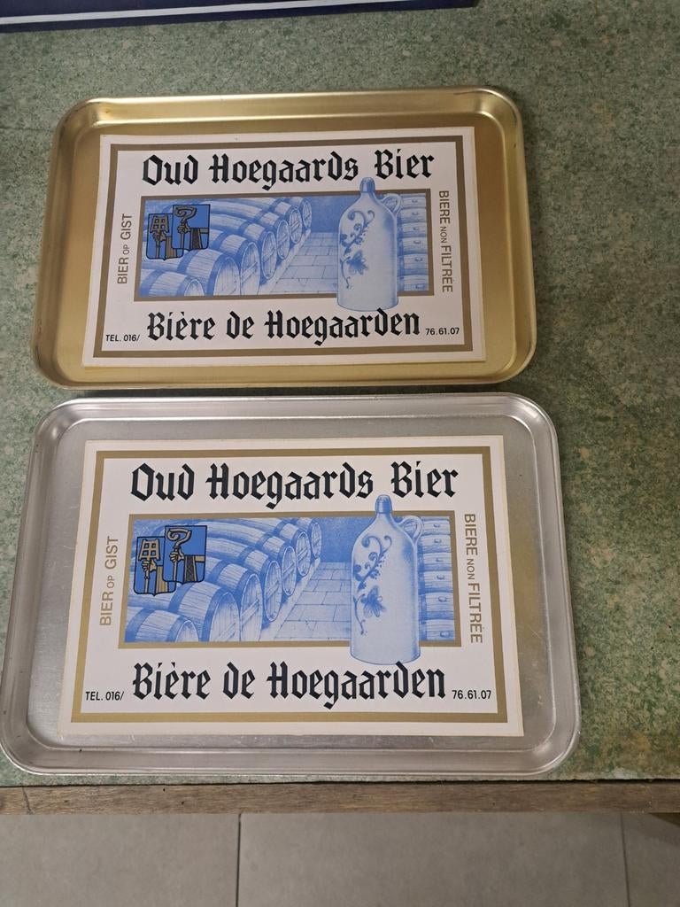 2 plateaux en fer différents contenant de la vieille bière H, Collections, Enlèvement ou Envoi, Comme neuf, Panneau, Plaque ou Plaquette publicitaire