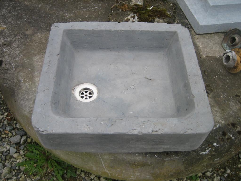 mooie oude geleefde arduinen pompbak met ronde hoeken, Enlèvement