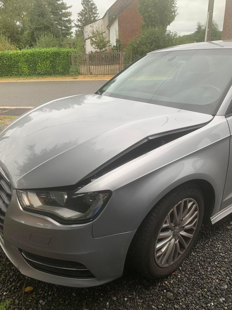Cherche capot, calandre, pare-choc et clim audi a3 8V (2015), Enlèvement ou Envoi, Avant, Audi, Capot moteur