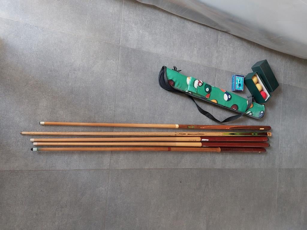 5 keu's en 3 biljartballen, Enlèvement