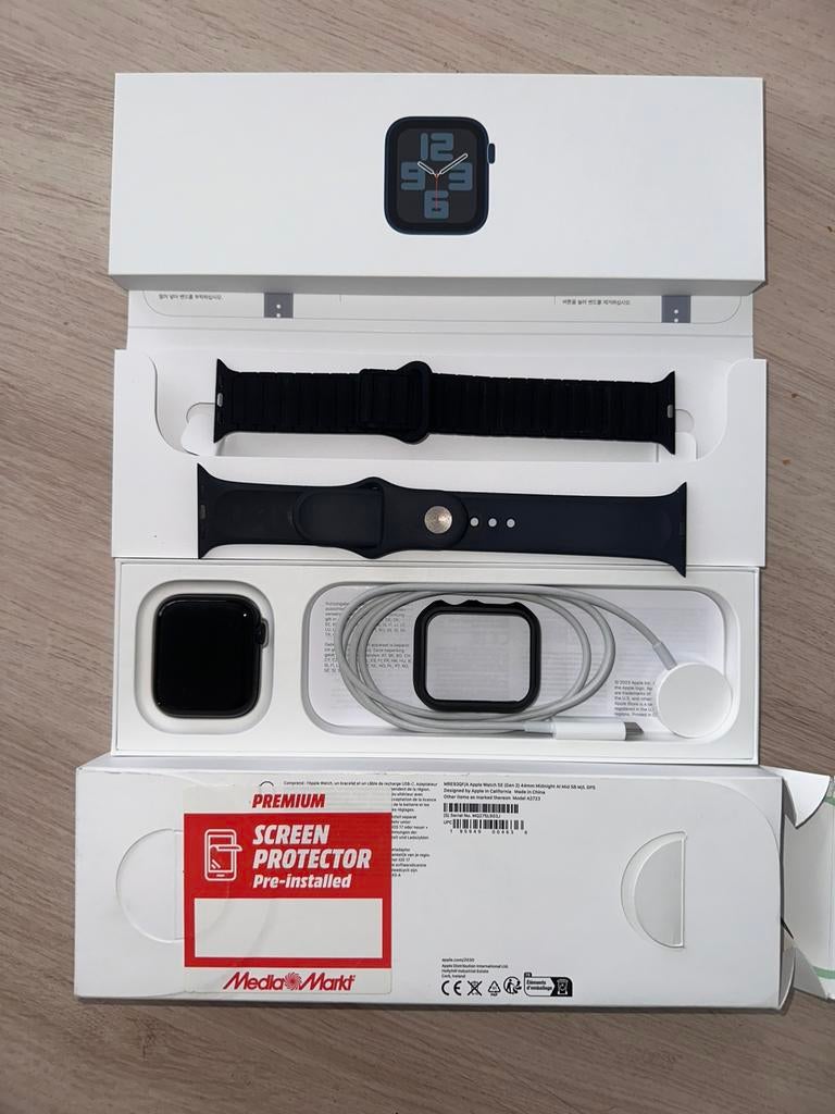 Apple watch 44 mm SE midnight blue, Bijoux, Sacs & Beauté, Montres connectées, Enlèvement, Comme neuf