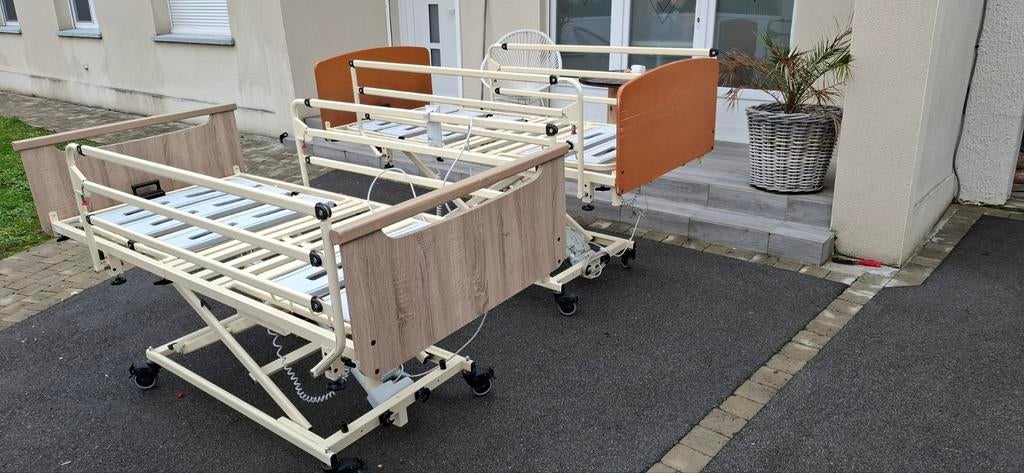 Lit médicalisé, Divers, Matériel Infirmier, Enlèvement, Comme neuf