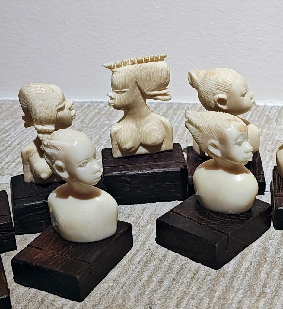 Afrikaanse bustes in ivoor (tafelplaats), Huis en Inrichting, Woonaccessoires | Zuilen en Pilaren, Zo goed als nieuw, Ophalen of Verzenden