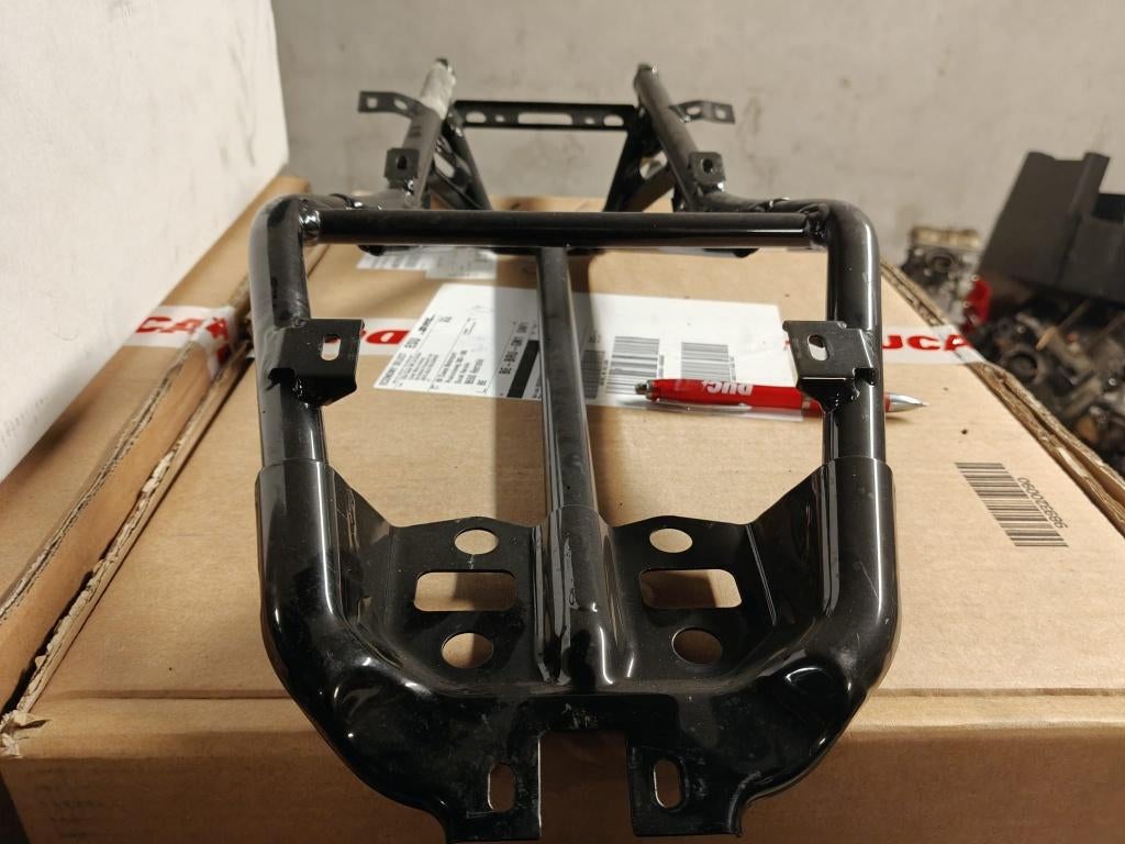 CADRE DE SUPPORT ARRIÈRE DUCATI 848-1098, Motos, DUCATI, Enlèvement ou Envoi, Utilisé, Jackierogier@outlook.be