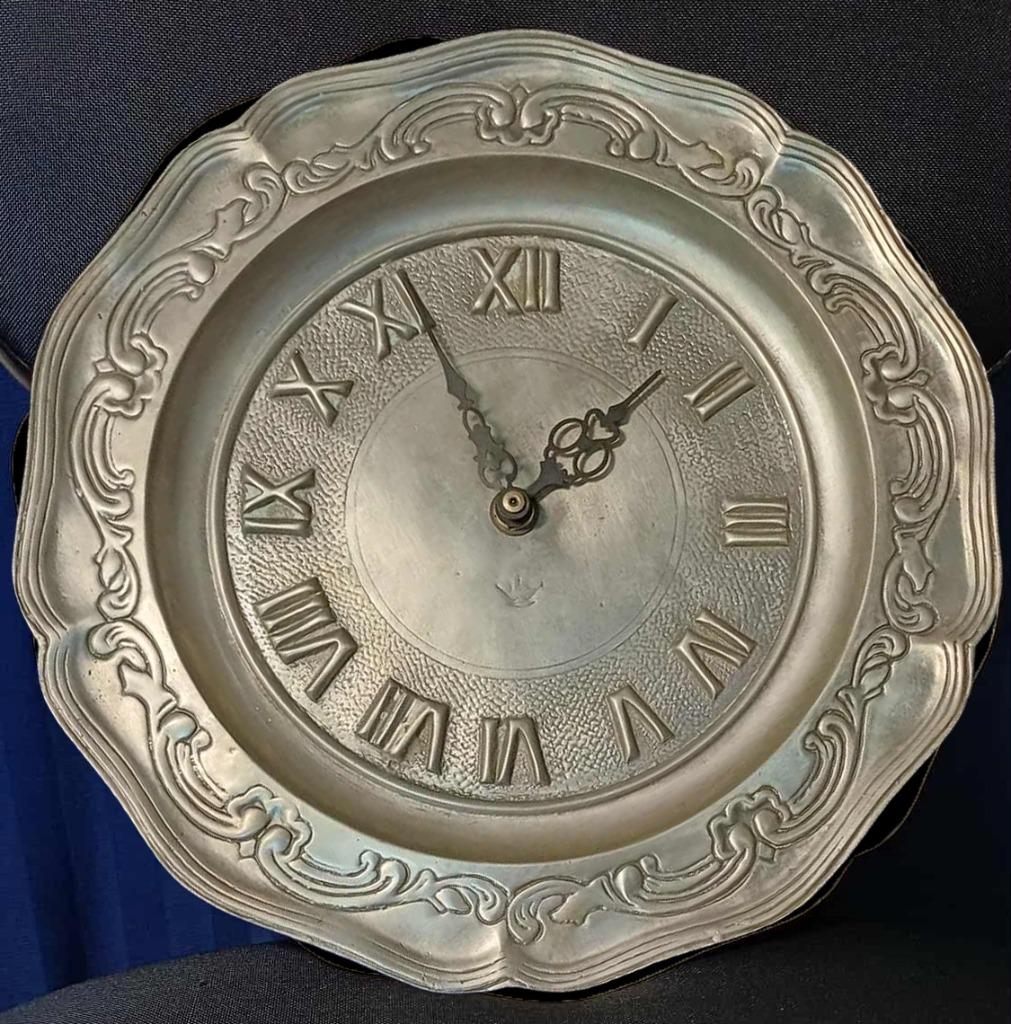 Horloge en étain  (Diamètre 28cm.), Antiquités & Art, Antiquités | Horloges, Enlèvement