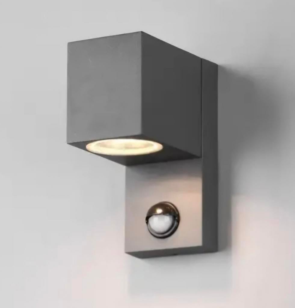 Buiten spot met bewegingssensor, Ophalen of Verzenden, Nieuw, Metaal, Modern