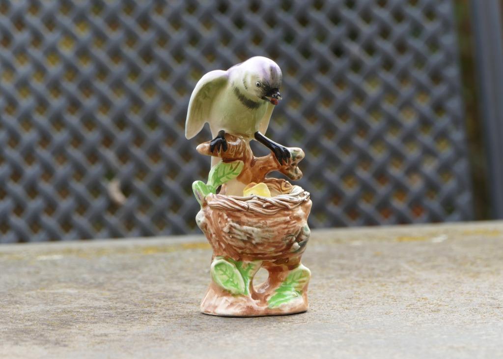 Sphinx, porselein beeldje met vogels, Antiek en Kunst, Ophalen of Verzenden