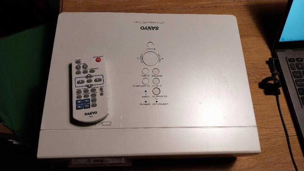 Beamer Sany PLC-XU106, TV, Hi-fi & Vidéo, Projecteurs vidéo, Utilisé, LCD, Autres résolutions, Enlèvement