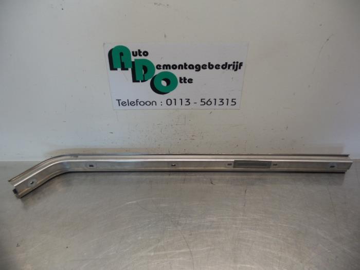 Schuifdeurrail links van een Volkswagen Caddy (Caddy 10-), Auto-onderdelen, Gebruikt, -, -, Ophalen of Verzenden