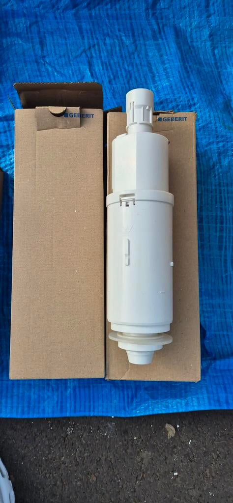 2 mécanismes chasse d’eau wc GEBERIT, Ophalen, Nieuw