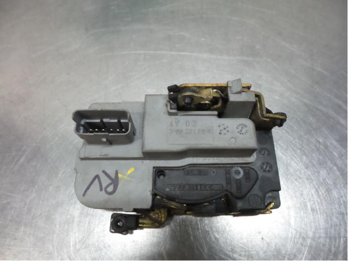 Serrure portière mécanique 4portes avant droite d'un Peuge, Autos : Pièces & Accessoires, Carrosserie & Tôlerie, Peugeot, Utilisé