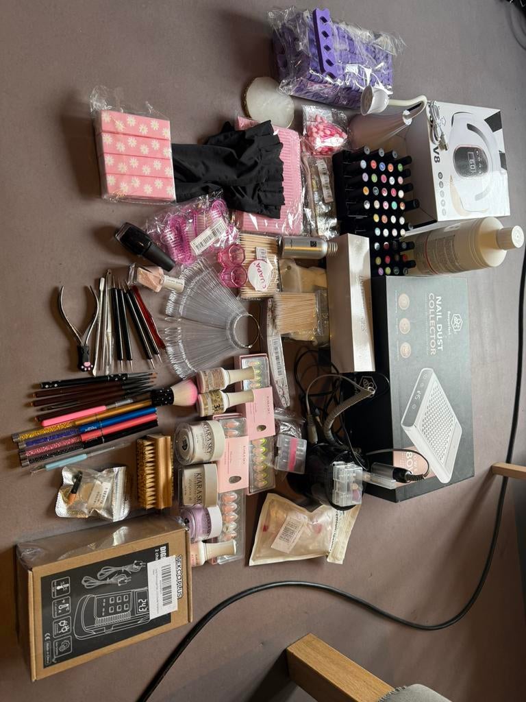 Set d'ongles en gel, DIY d'une valeur de 500€ jamais utilisé, Neuf, Enlèvement ou Envoi, Autres couleurs, Mains et Ongles