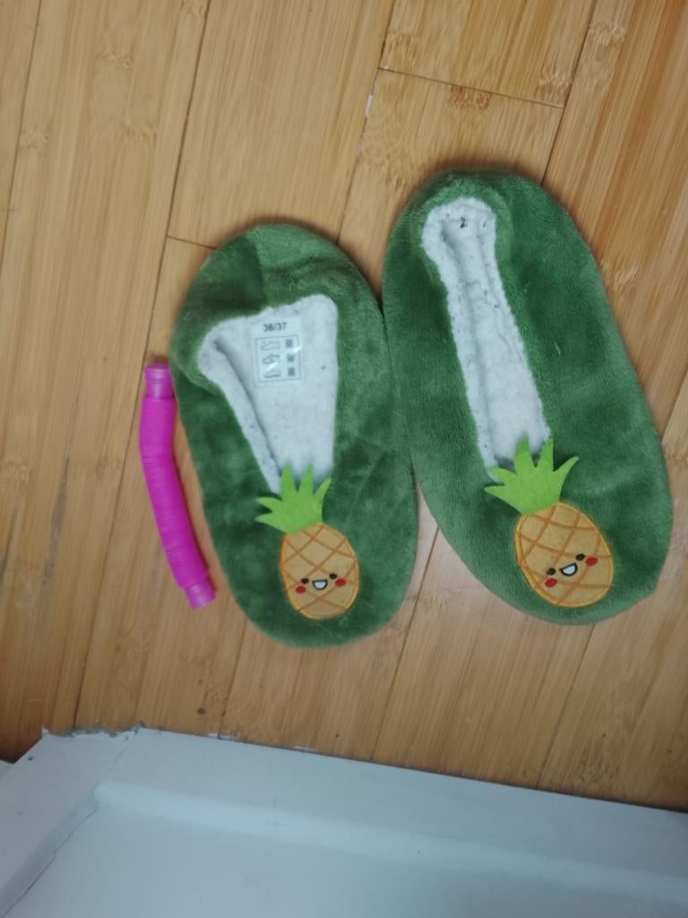 Pantoffels maat 37, Ophalen