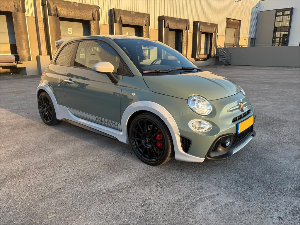 LIMITED Abarth 695 70 Anniversario Esseesse Sabelt 1 of 1949, Auto's, Voorwielaandrijving, 4 zetels, Handgeschakeld, Particulier