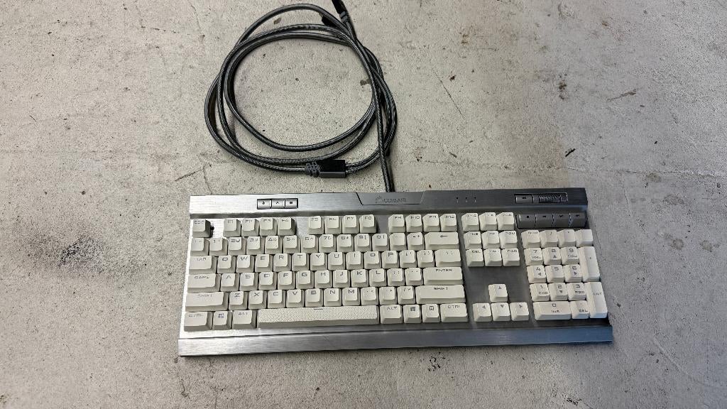 Corsair K70 RGB MK.2 SE QWERTY, Informatique & Logiciels, Enlèvement ou Envoi, Comme neuf, Qwerty, Touches multimédia