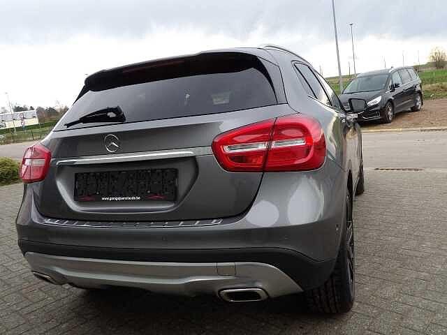 Mercedes-Benz GLA 200 d  Edition1, Autos, Mercedes-Benz, Argent ou Gris, Achat, Entreprise, Boîte manuelle