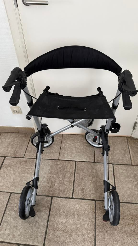 Déambulateur 4 roues Vermeiren Quadri-Light – excellent état, Enlèvement, Pliable, Comme neuf