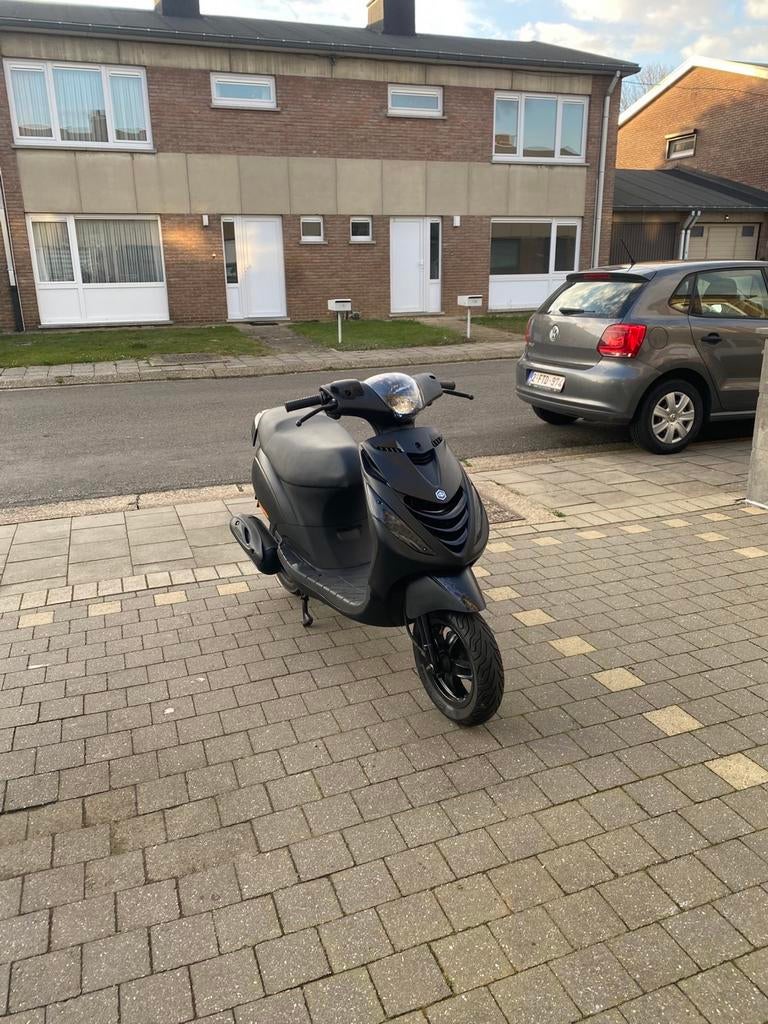 piaggio zip 4 takt 2014, Fietsen en Brommers, Ophalen, Zo goed als nieuw, Piaggio