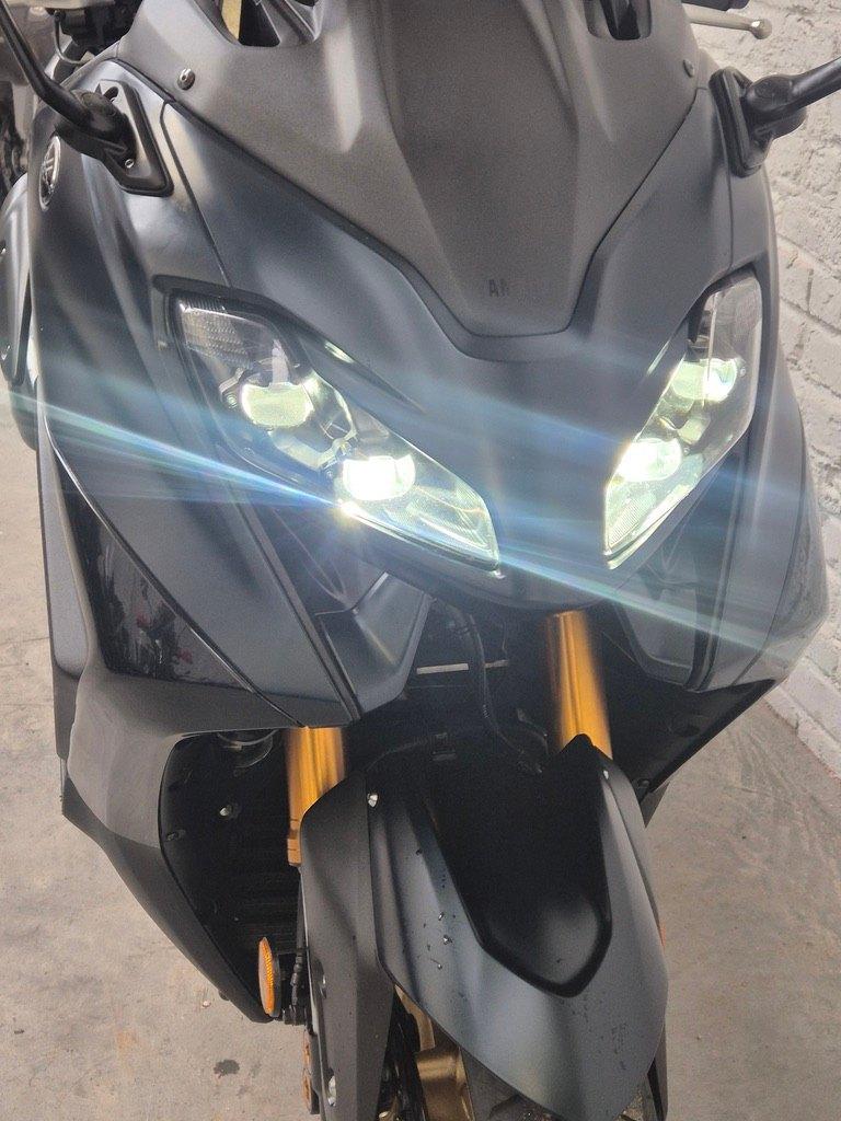 Yamaha TMAX T-Max 560 Tech MAX @motomobilia, Motoren, 2 cilinders, Motorrijbewijs A, Bedrijf, 560 cc