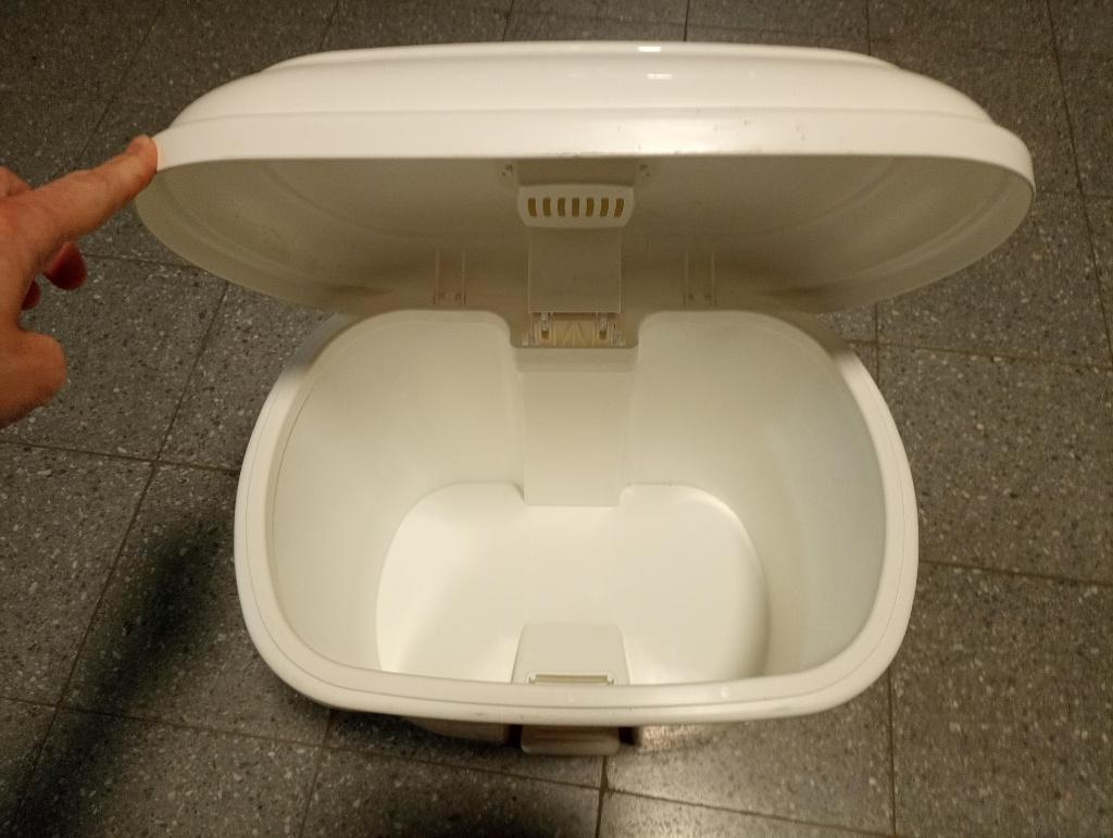 80 poubelles plastiques, Maison & Meubles, À pédale, Moins de 50 cm, 10 à 20 litres, Synthétique