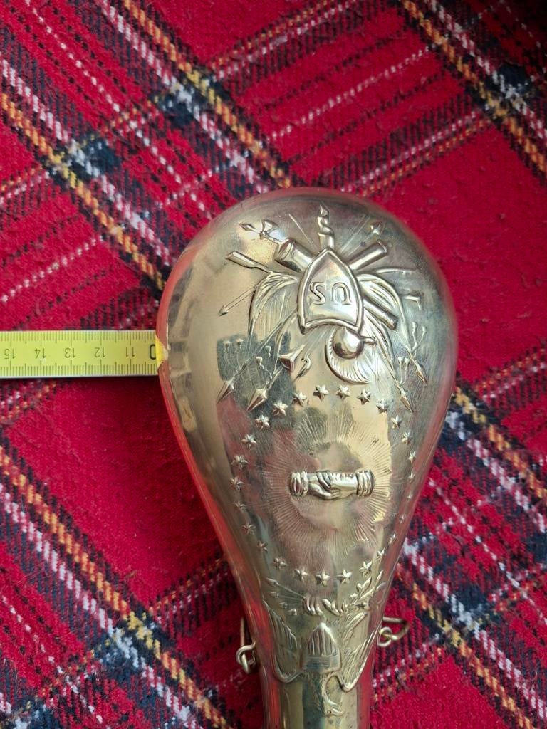 Poire a poudre.jamais etee utilisée, restée dans une verrier, Enlèvement