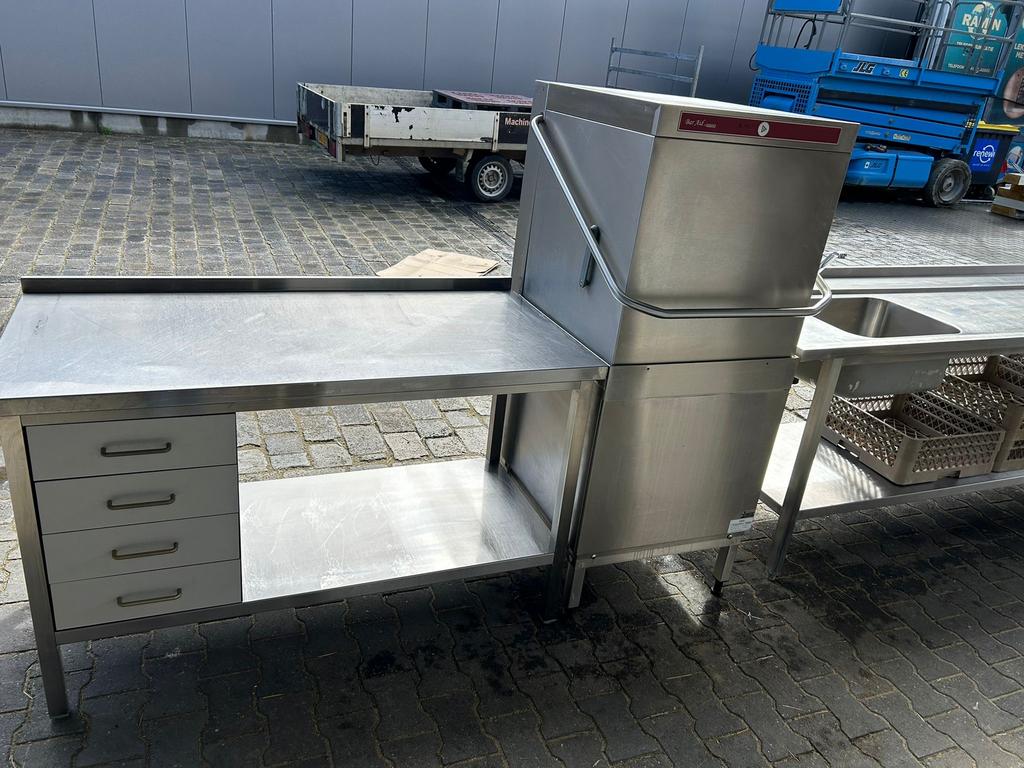 Hobart vaatwasser met tafels, Ophalen