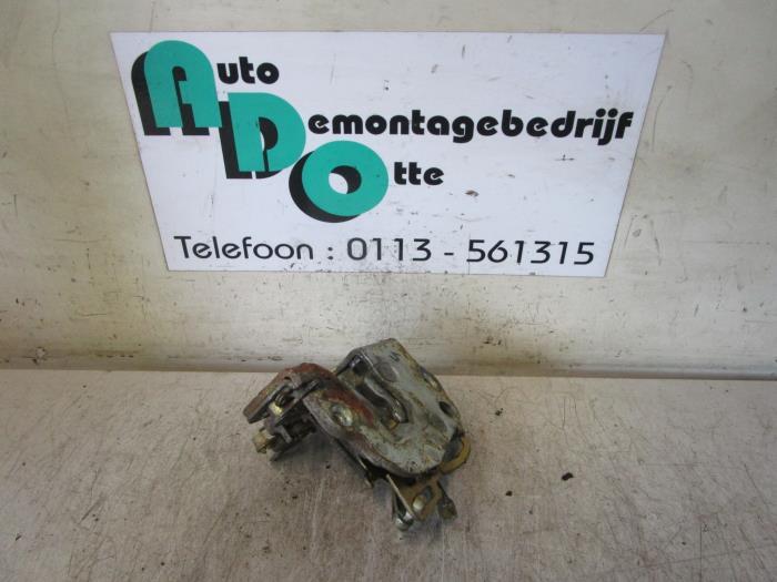 Serrure portière mécanique 4portes arrière gauche d'un Me, Autos : Pièces & Accessoires, Carrosserie & Tôlerie, Mercedes-Benz