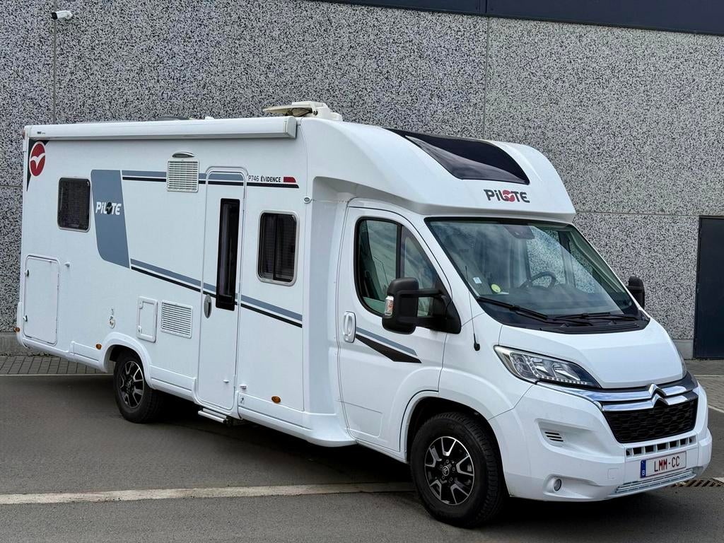 Camping-car Pilote P746, Caravanes & Camping, Jusqu'à 4, Caméra de recul, Réfrigérateur, Boîte manuelle