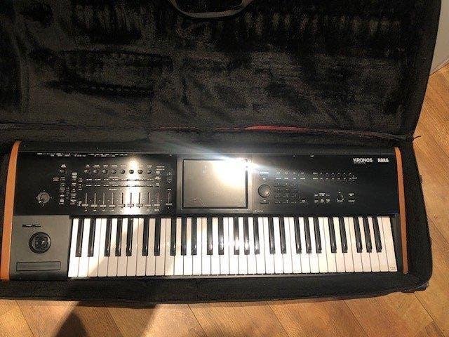 KORG KRONOS V2 61 Keys met hoes, Muziek en Instrumenten, Ophalen, Met midi-aansluiting, Korg, 61 toetsen