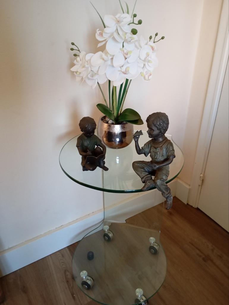 Mooi Glazen Designtafeltje op Wieltjes.. Hoogte 60 CM, Huis en Inrichting, Tafels | Bijzettafels, Ophalen, Design, Rond, 60 cm of meer