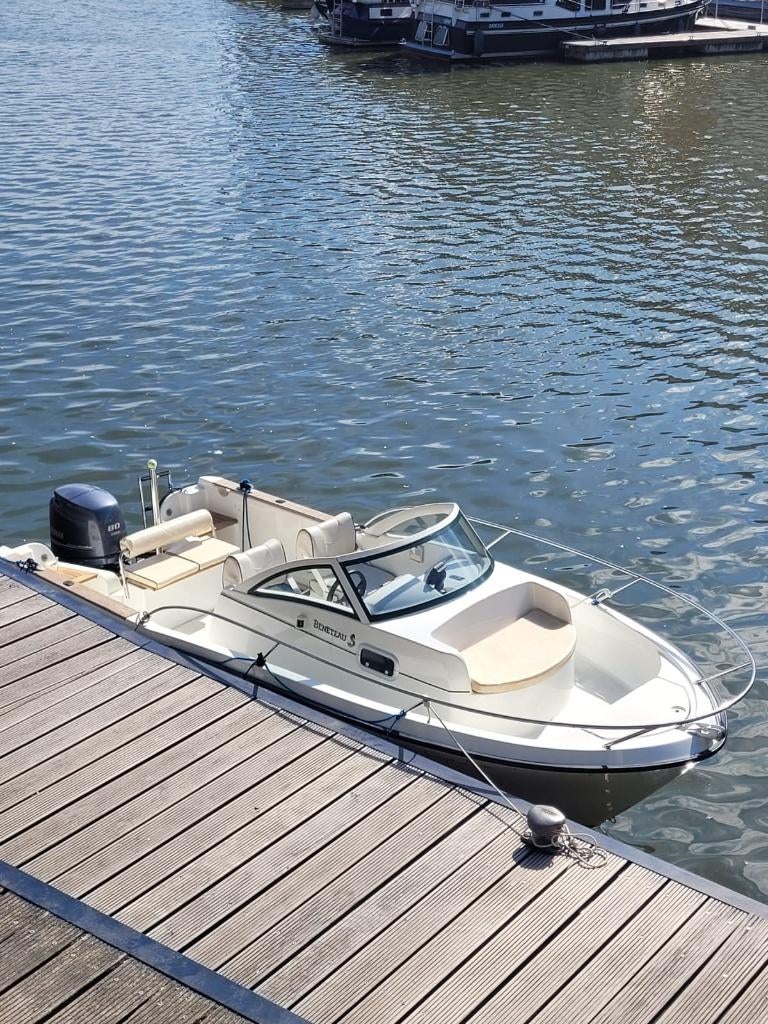 Bateau de sports nautiques parfait Beneteau 80cv Yamaha, 50 ch ou plus, Enlèvement, Utilisé, Moteur hors-bord