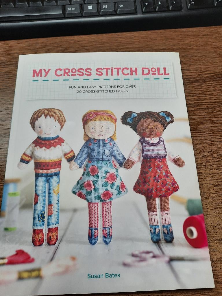 My Cross Stitch Doll - Susan Bates, Ophalen of Verzenden, Zo goed als nieuw, Handborduren, Patroon