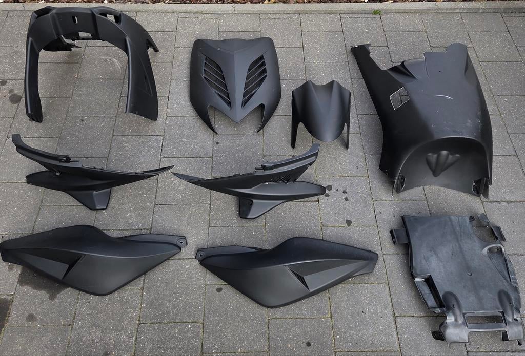 Yamaha aerox of mbk nitro kappenset beplating matzwart, Fietsen en Brommers, Scooters | Yamaha, Ophalen, Aerox