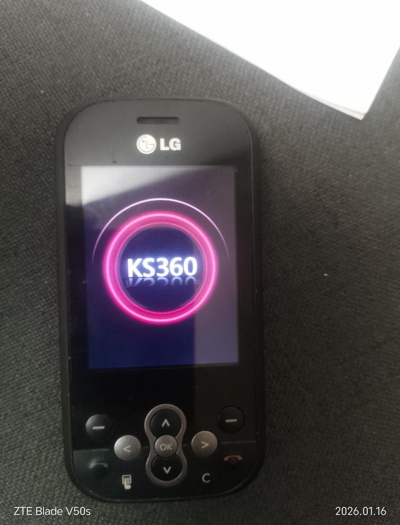 Téléphone LG avec chargeur, Télécoms, Téléphonie mobile | Chargeurs pour téléphone, Envoi, LG