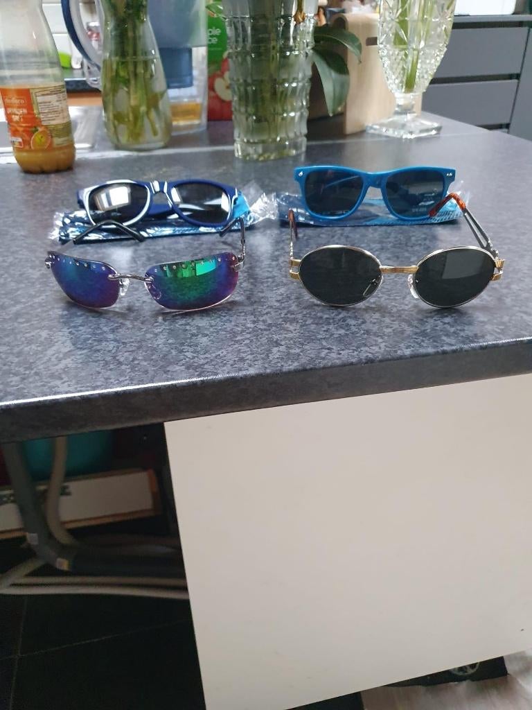 perfecte staat 4- zonnebrillen, Handtassen en Accessoires, Zonnebrillen en Brillen | Dames, Ophalen of Verzenden, Nieuw, Zonnebril