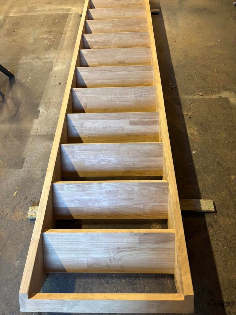 Steektrap rubberwood, Ophalen, Zo goed als nieuw, Trap