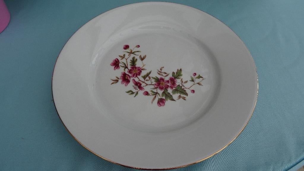 ASSIETTE EN PORCELAINE DE LIMOGES, Antiquités & Art, Enlèvement ou Envoi