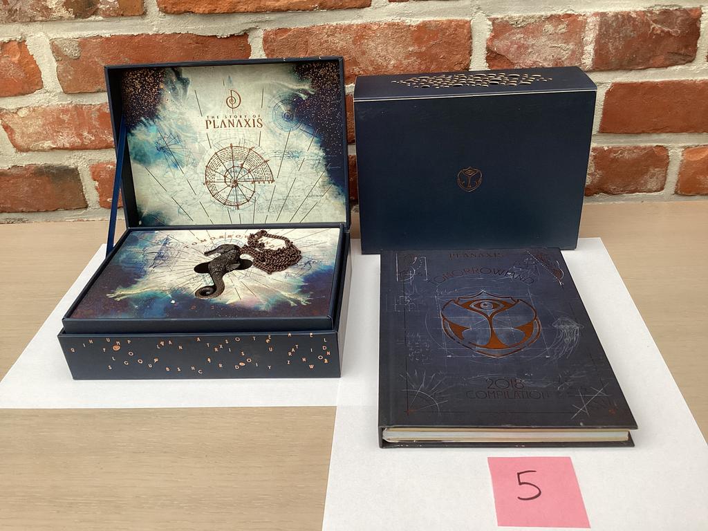 TOMORROWLAND 2018 " THE STORY OF PLANAXIS " 3 CD + CASE, CD & DVD, Enlèvement ou Envoi, Utilisé