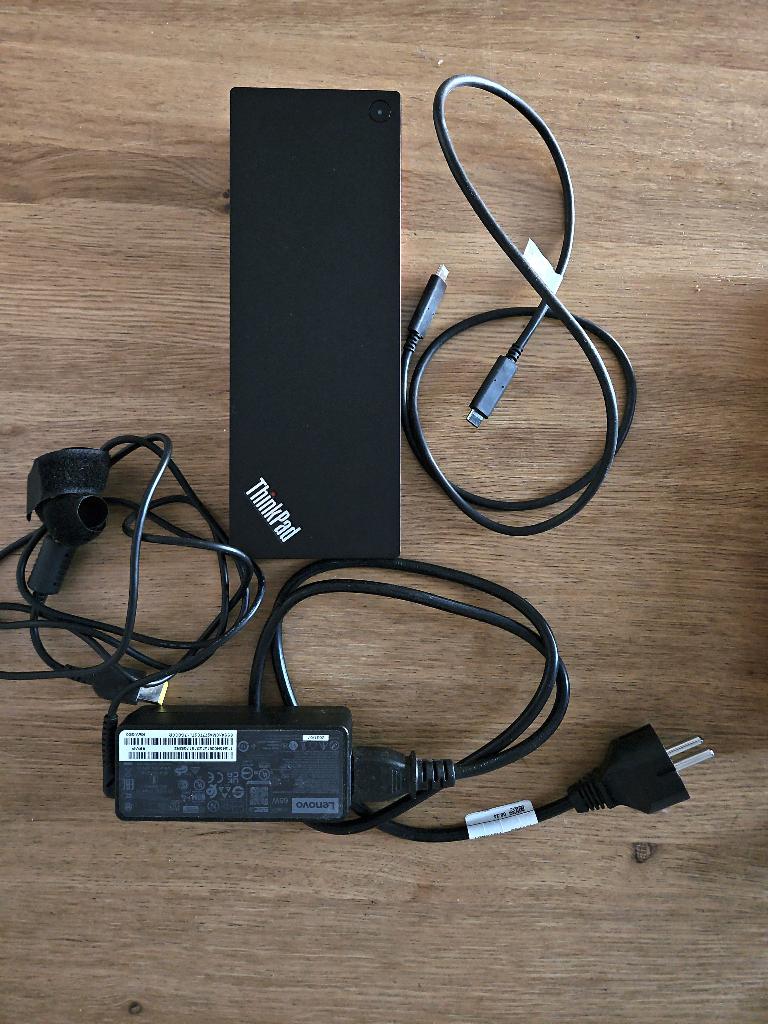 Lenovo Thunderbolt 4-dock - type 40B0, Ophalen of Verzenden, Zo goed als nieuw, Lenovo, Docking station