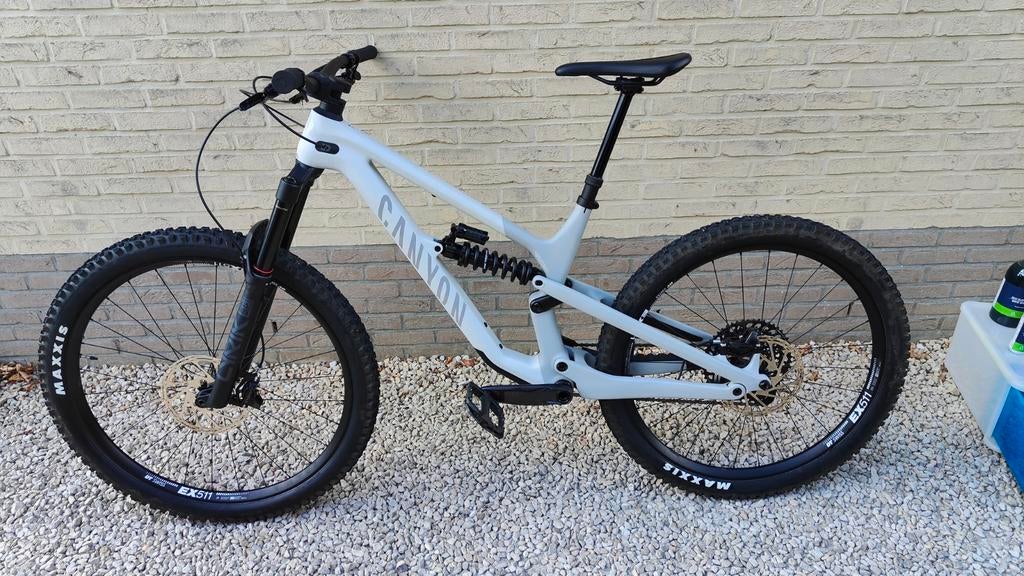 Canyon spectral cf8, inclusief poetsmateriaal erbij, Fietsen en Brommers, Fietsen | Mountainbikes en ATB, Ophalen
