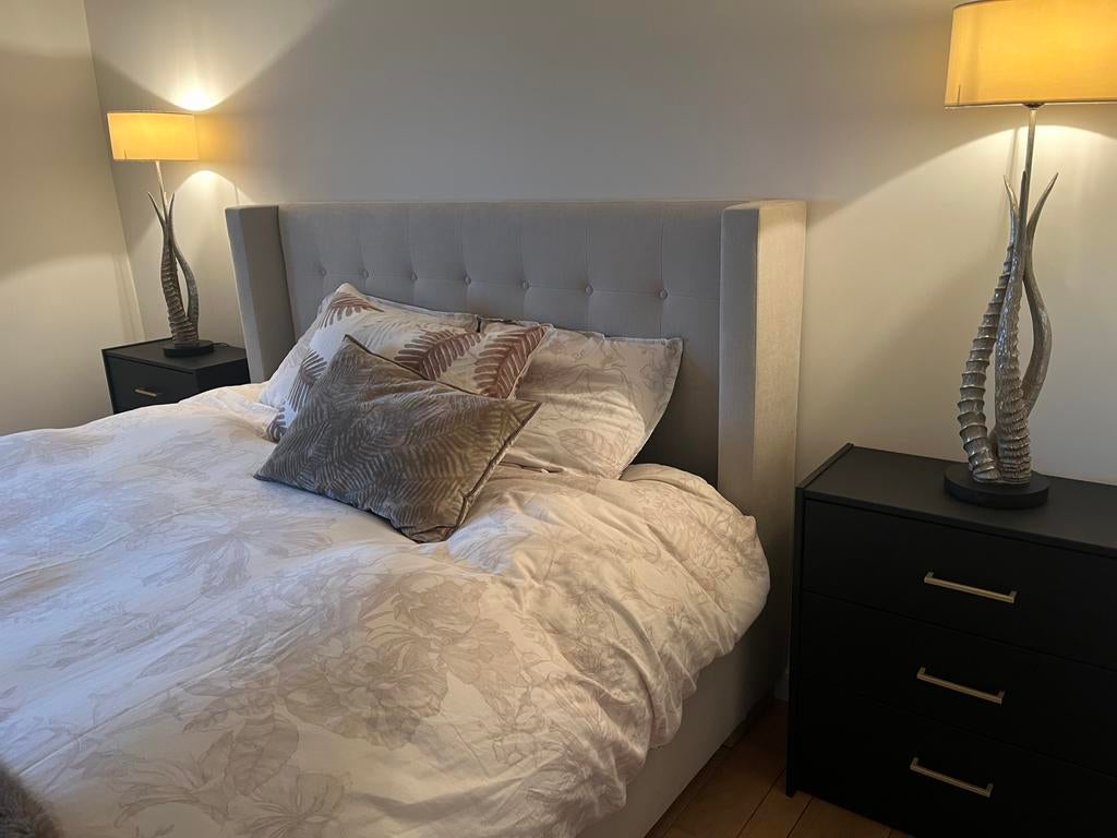 Magnifique lit Flamant 160x200 neuf, Maison & Meubles, Enlèvement, Comme neuf