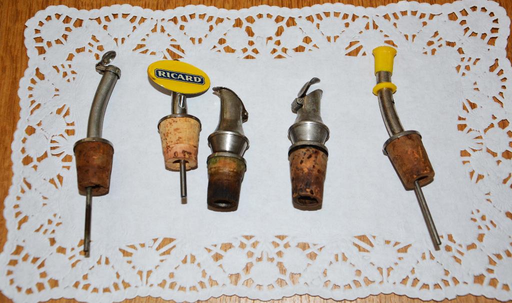 Lot de becs verseurs / bouchons verseurs, Antiquités & Art, Enlèvement ou Envoi