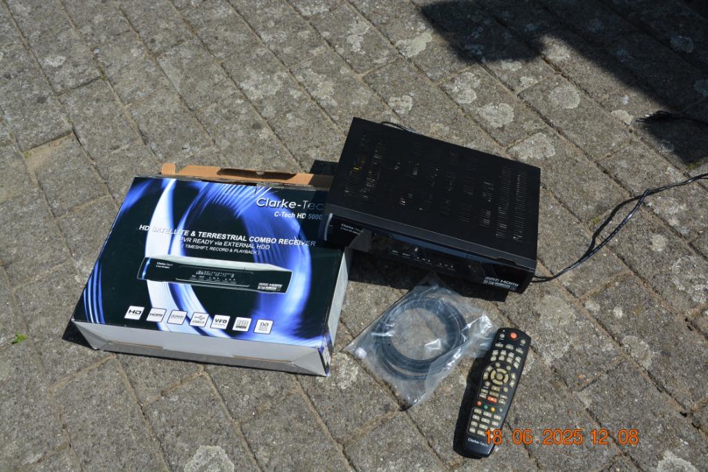 Satteliet ontvanger Clarke-Tech C-TECH HD 500-C, Enlèvement, Comme neuf, Accessoires d'antenne (parabolique), Autres marques