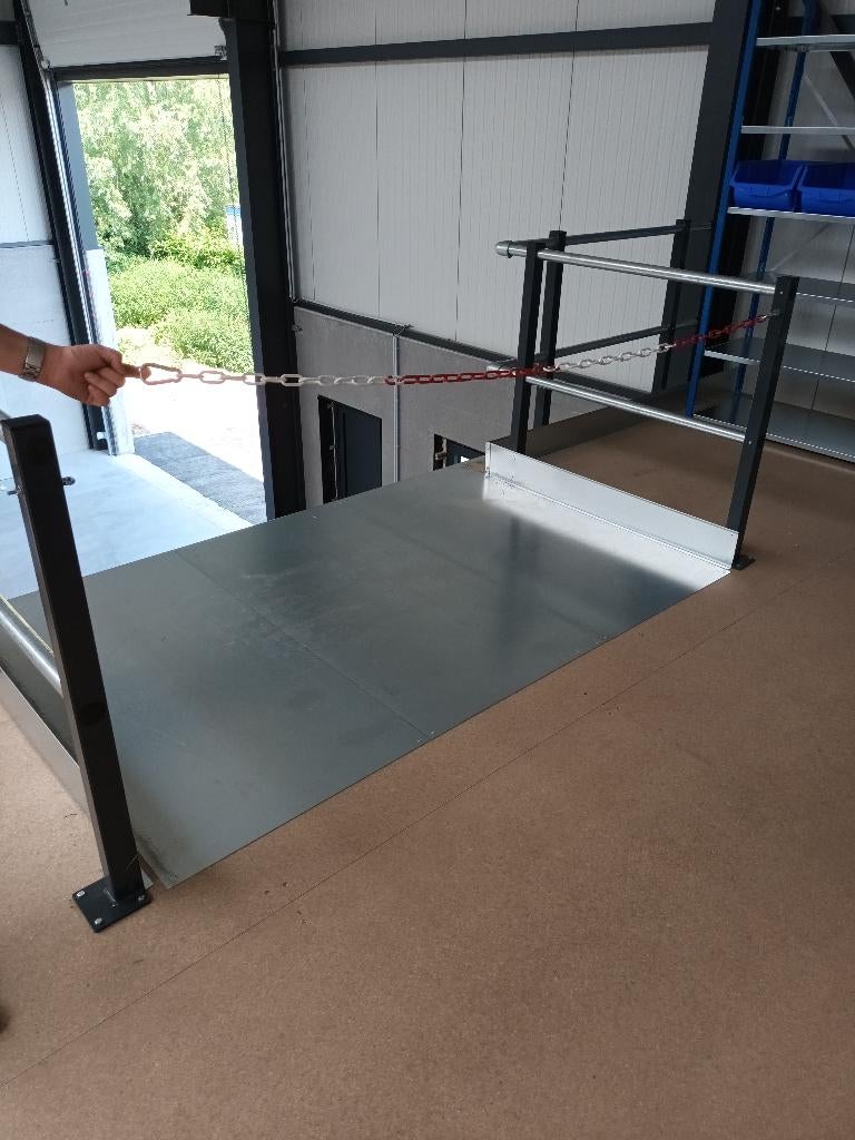 ENTRESOL / MEZZANINE / TUSSENVLOER, Enlèvement