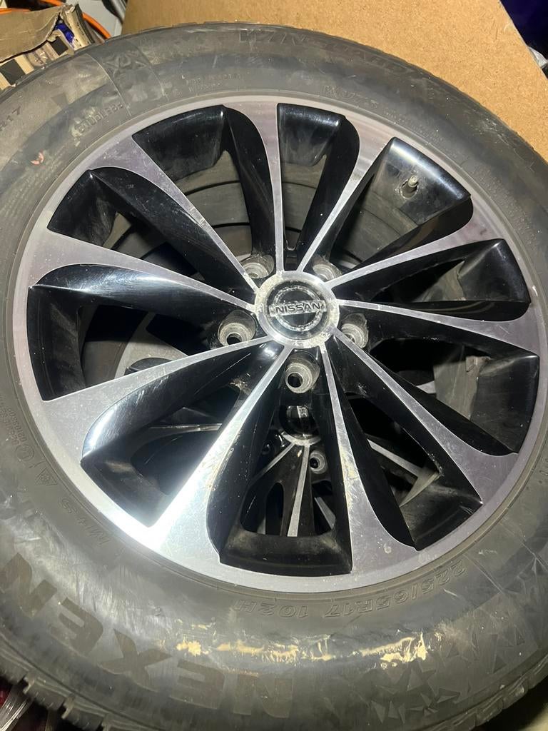 4 jantes avec pneus hiver nissan X trail 225/65/17 102H, Autos : Pièces & Accessoires, Pneus & Jantes, Pneus et Jantes, 17 pouces