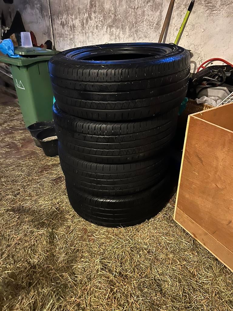 Banden continental 255/55R18, Auto-onderdelen, Banden en Velgen, Ophalen, Band(en)