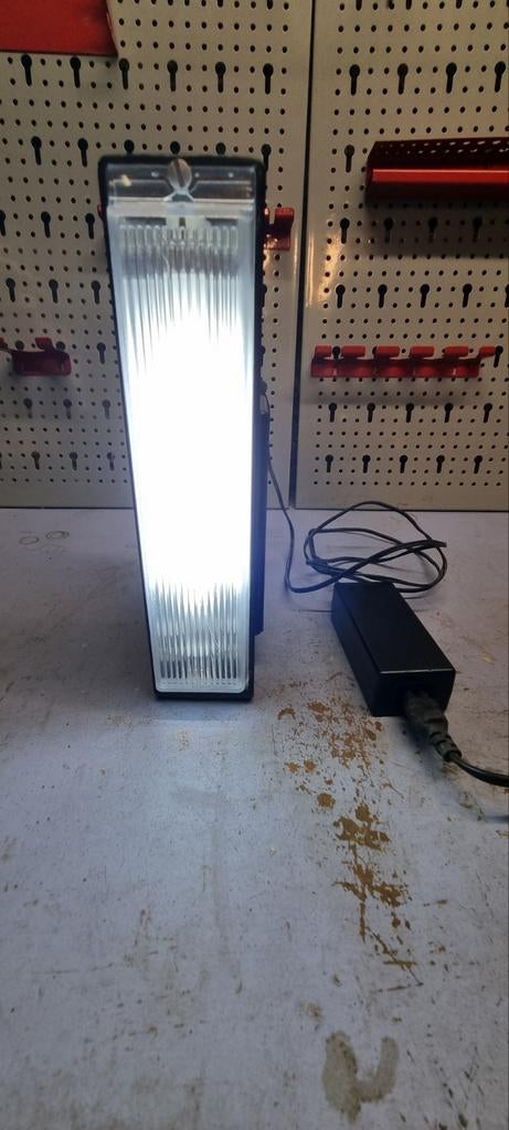 Neonlamp voor op de camping of iets anders, op batterijen of, Ophalen, Zo goed als nieuw