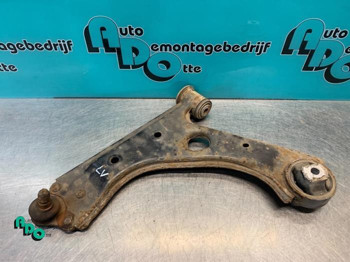 Draagarm links-voor van een Fiat Punto Grande (Punto Grande, Gebruikt, -, -, Ophalen of Verzenden